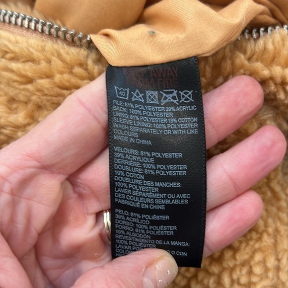 Urban Outfitters camel colored Sherpa jacket size medium. In perfect condition! - Picture 11 of 11
